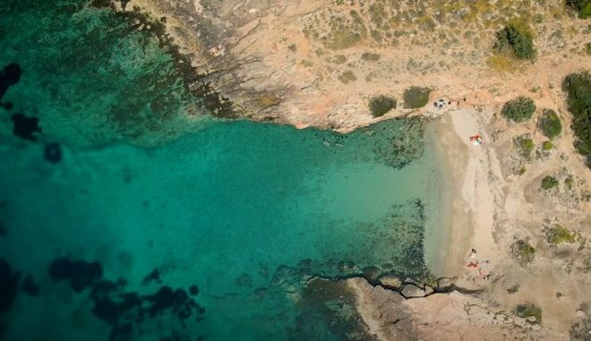 Μικρή Χαμολιά: Η ομορφότερη κρυφή παραλία της Αττικής - marko.gr